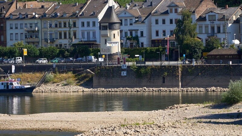 Der Pegelturm am Mittelrhein bei Kaub. In Kaub wird einer der wichtigsten Bezugspegel für die Rheinschifffahrt am Mittelrhein gemessen.