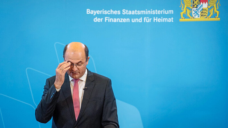 Bayerns Finanzminister Albert Füracker muss wegen der Corona-Krise schlechte Zahlen vermelden.