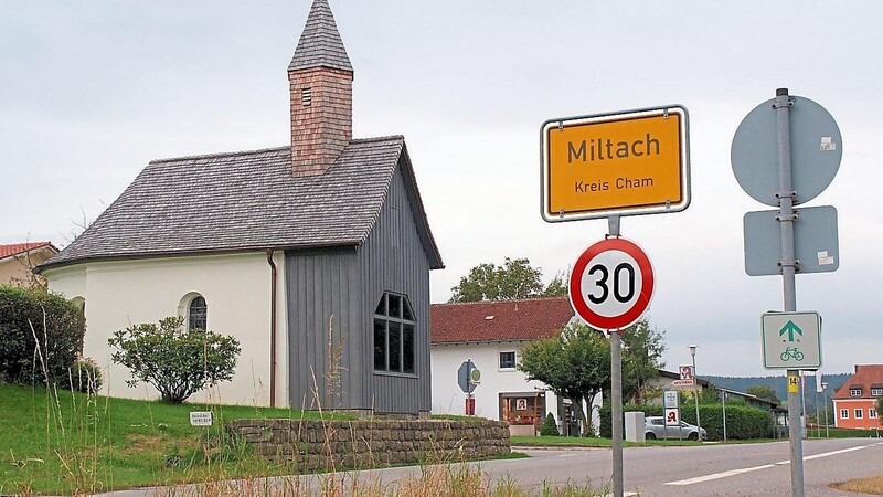 Mehr Sicherheit für Radfahrer und Fußgänger: Miltachs Ortsdurchfahrt wurde auf 30 km/h beschränkt.