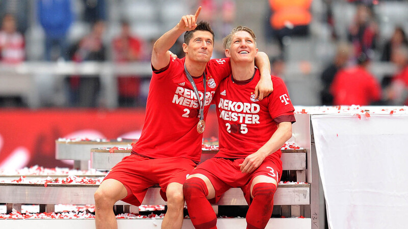 Liefen in der Saison 2014/15 gemeinsam für den FC Bayern auf: Robert Lewandowski (li.) und Bastian Schweinsteiger.