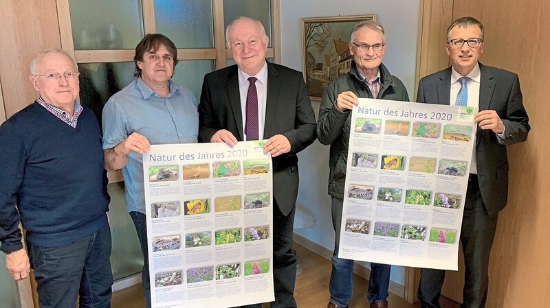 Gemeinsam mit Landrat Heinrich Trapp und dem Schulamtsdirektor Stefan Pielmeier stellte der Bund Naturschutz die Plakate vor.