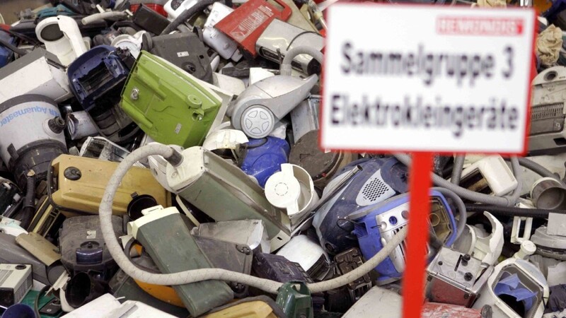 Wurfzettel machen in Landshut aktuell auf eine bevorstehende Abfallsammlung aufmerksam. Diese wurde jedoch von der Stadt verboten. (Symbolbild)