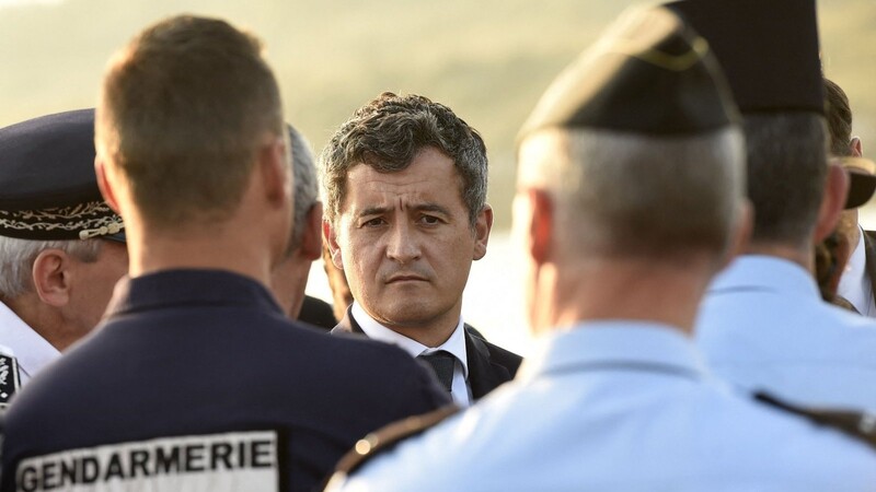 Innenminister Gérald Darmanin (Mitte) will "mit Härte" gegen die Randalierer vorgehen.