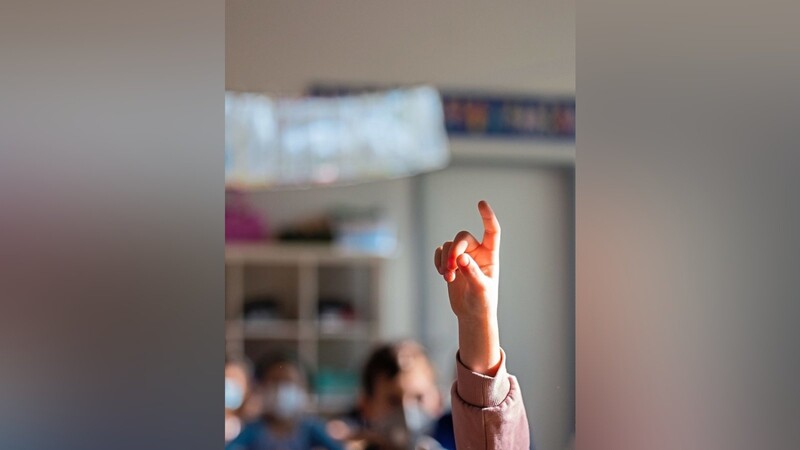 Ab Montag können Schüler wieder im Klassenzimmer den Finger heben, statt virtuell im Online-Meeting.