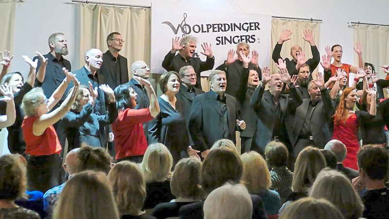 Im Steinbacher Hopfenhaus begeisterten die charismatischen Sänger ihr Publikum.