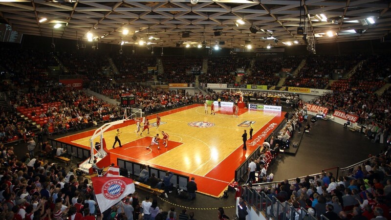 Die Heimspiele der Basketballer des FC Bayern werden auch in Zukunft im Audi Dome ausgetragen.