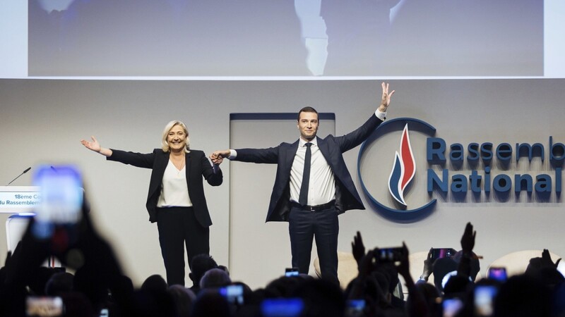 Marine Le Pen (l.) und ihr Zögling Jordan Bardella. Der erst 27-Jährige ist auf dem Höhepunkt seiner bisherigen politischen Karriere.