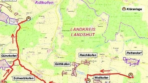 Die rote Linie zeigt den künftigen Verlauf der Druckleitungen von den Teichkläranlagen in Pattendorf, Reichlkofen und Günzkofen nach Adlkofen. An der LA 3 bei Kleinegglkofen treffen sich die Kanäle.
