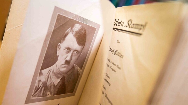 Im Zusammenhang mit Ermittlungen zu einem geplanten unkommentierten Nachdruck von Adolf Hitlers Hetzschrift "Mein Kampf" hat die Staatsanwaltschaft nun auch eine Buchhändlerin im Landkreis Forchheim im Visier.