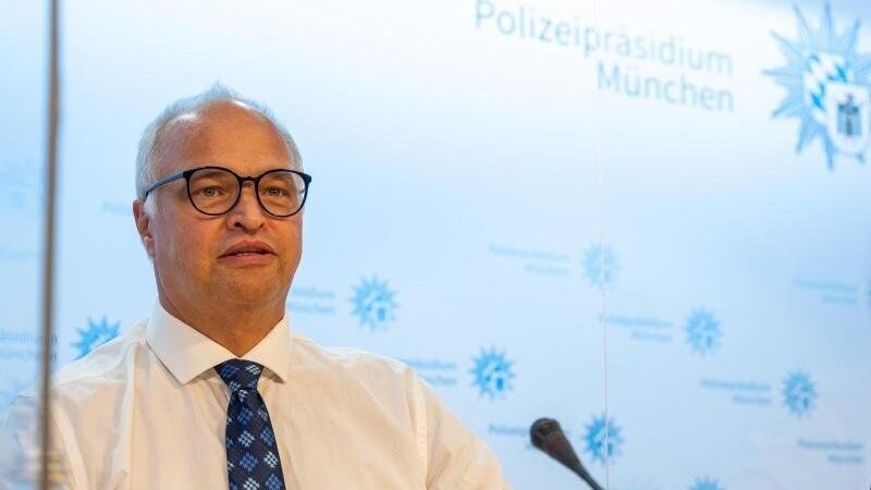 Hans-Peter Chloupek, Leiter AG Phänomene, nimmt an einer Pressekonferenz der Staatsanwaltschaft München I und des Polizeipräsidiums zum Thema "Organisierter Callcenterbetrug - Phänomenbereich Falsche Polizeibeamte" teil.