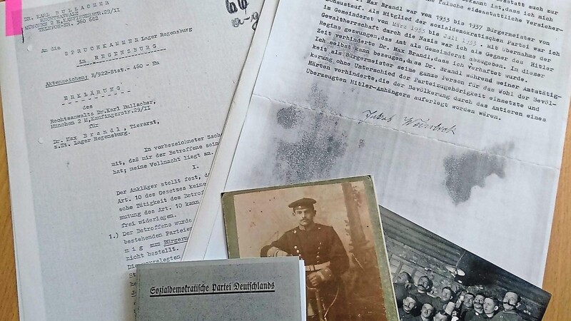 Der "Persilschein", mit dem Jakob Weinbeck sich für den ehemaligen NSDAP-Bürgermeister Max Brandl starkmachte, und weitere Unterlagen, die Gerda Adlhoch sammelte.