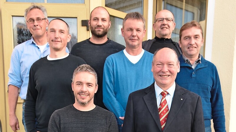 Die neue Vorstandschaft der Bäckerinnung Regensburg-Kelheim. In der ersten Reihe von links: Stefan Kiendl und Hans Deubel.