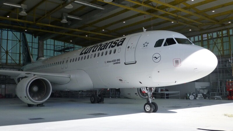 Der Airbus A 320 ist bereits das fünfte Lufthansa-Flugzeug mit dem Namen "Landshut". Das erste ging 1977 in die deutsche Geschichte ein.