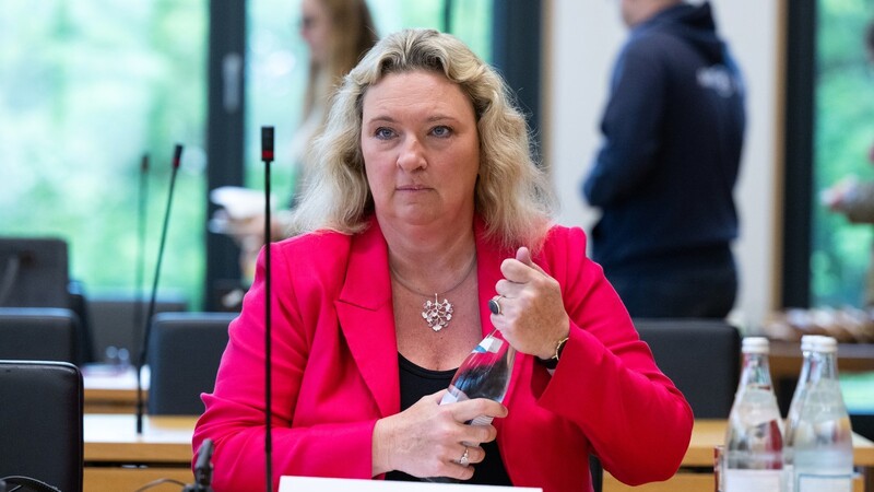 Bayerns frühere Verkehrsministerin Kerstin Schreyer lässt es in ihrer Aussage im Stammstrecken-Untersuchungsausschuss des Landtags nicht an Deutlichkeit vermissen.