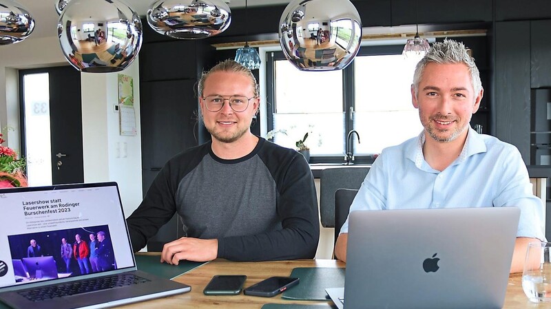 Festleiter Rudi Heinz (rechts) und Vorsitzender Sebastian Gabler sind die kreativen Köpfe hinter der Lasershow, die am 18. Juni ein Höhepunkt des 140-jährigen Gründungsfestes werden soll.