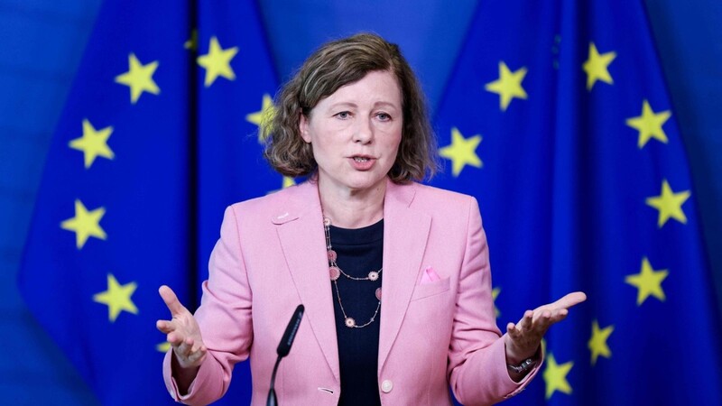 Die für Werte und Transparenz zustädige EU-Kommissarin Vera Jourova Values hat den Entwurf für den Ethikrat vorgestellt.