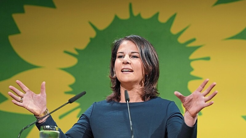 Grünen-Außenministerin Annalena Baerbock versucht mit ihrer pragmatischen Linie bei den Parteifreunden durchdringen.