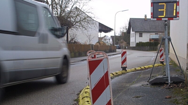 In der Dorfstraße in Langenbach wird oft noch zu schnell gefahren. Eins der Probleme, die die Gemeinde hier angehen will.