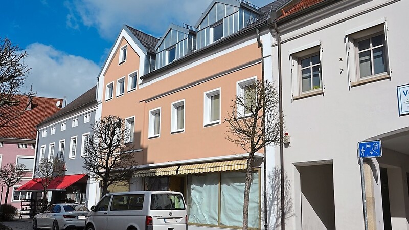 Unter dem Dach des künftigen Hotels in der Poststraße ist der Bauausschuss mit drei weiteren Zimmern einverstanden.