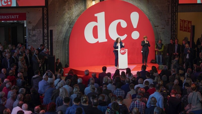 Die SPD sucht ihre Zukunft: Parteichefin Andrea Nahles spricht auf dem Debattencamp.