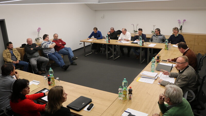 Erstmals hat der Waffenbrunner Gemeinderat am Mittwoch im neuen Sitzungssaal getagt.