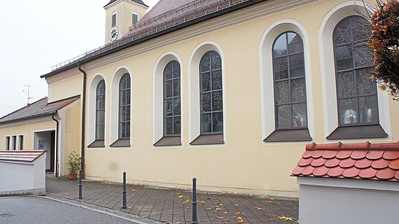 Streitpunkt zwischen der Gemeinde und Hans Höchstetter aus Demling ist die Umstrukturierung des Rathauses. Höchstetters Vorschlag, am Kirchplatz Behindertenparkplätze und einen barrierefreien Zugang zum Rathaus zu schaffen, sei unrealistisch.