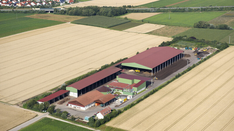 Das Kompostwerk des ZAW-SR in Aiterhofen. Das dort produzierte Biogas wird zur Strom- und Wärmeerzeugung genutzt, aber nicht in das Gasnetz eingespeist.