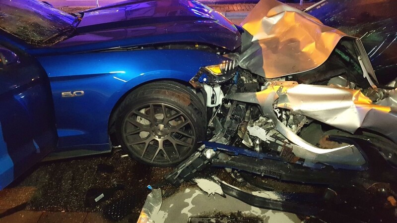In der Nacht zum Samstag hat ein Chevrolet-Fahrer einen Unfall in der Regensburger Innenstadt verursacht.
