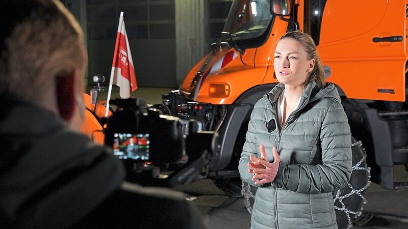 Digitalministerin Judith Gerlach besuchte zum Projektstart den Winterdienst in Spiegelau.