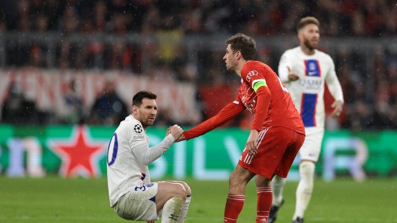 Zwei Weltstars, die alles gewonnen haben - und die sich gegenseitig respektieren: Thomas Müller (r.) und Lionel Messi.