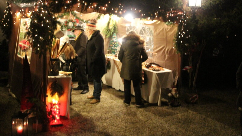 Beim fünften Weihnachtsmarkt der Altstadtfreunde gab es nicht nur Glühwein.