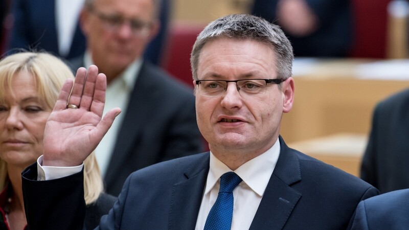 Erst im März dieses Jahres hatte Josef Zellmeier den Amtseid als Staatssekretär im Bauministerium abgelegt.