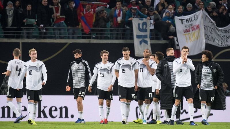Hoffnung: Die verjüngte deutsche Elf nach dem 3:0-Sieg im Testspiel gegen Russland.