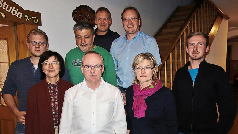 Die neue FWG-Vorstandschaft: Georg Wolf, Renate Biederer, Hans Fuchs, Mario Schaffer, Wolfgang Melzl, Christoph Ebner, Ulrike Binder-Falzboden und Lukas Piendl (von links).