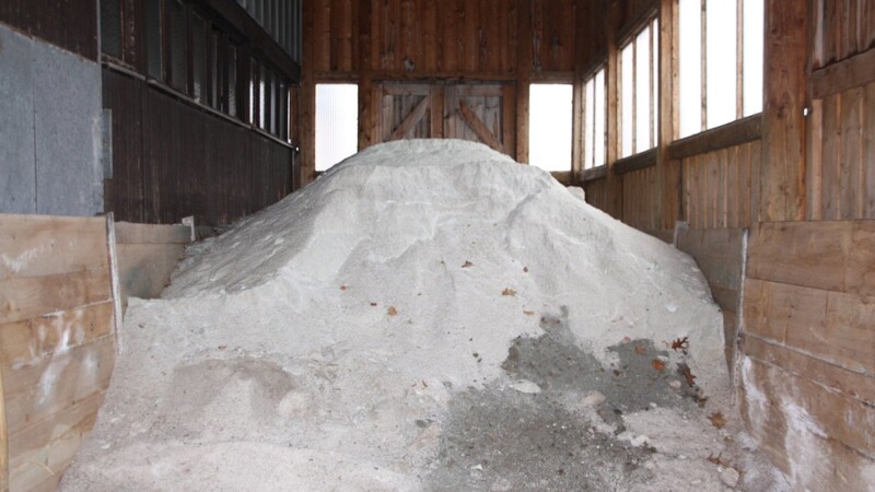 Wenn die Halle voll ist, lagern die Maschienenringe hier rund 120 Tonnen Salz.