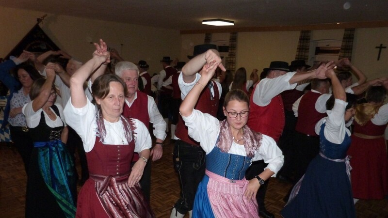 Kathreintanz in Arrach: Die Tanzfläche war immer gut belegt.