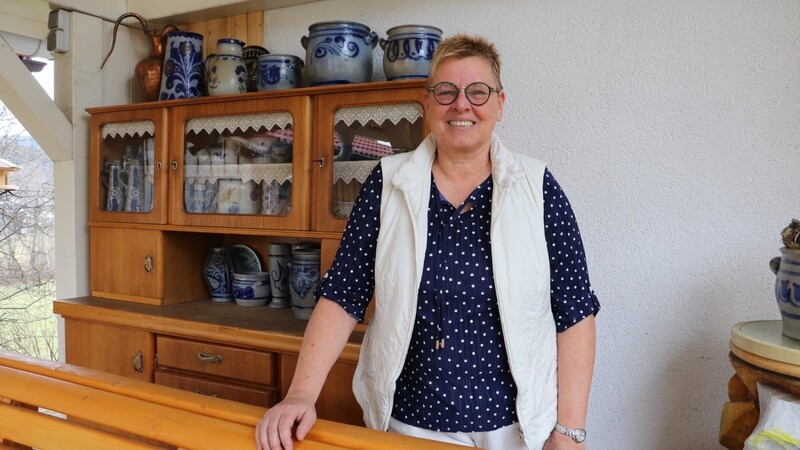In ihrem Garten sitzt Sabine Steinlechner mit ihrem Mann am liebsten. Möbel und Deko kauft sie gerne auf verschiedenen Flohmärkten.