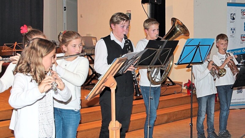 Zum ersten Mal trat das Nachwuchs-Blasorchester der Stadtkapelle Mainburg bei "Jugend gestaltet Freizeit" an.