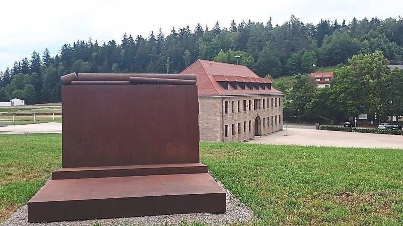 Über die Ausstellung von Fritz Koenigs Werken in der KZ-Gedenkstätte Flossenbürg gab es am Freitag im Plenum eine kontroverse Debatte.