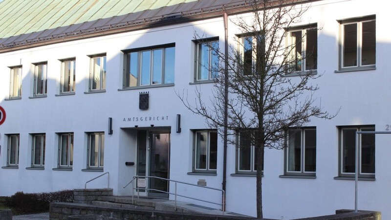 Um den Vorwurf der unterlassenen Hilfeleistung und fahrlässigen Tötung ging es am Montag am Amtsgericht Viechtach.
