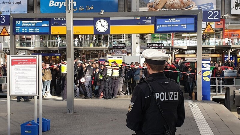 Am Freitagnachmittag mussten die Bahnsteige 22 und 23 am Hauptbahnhof München für etwa 45 Minuten gesperrt werden.