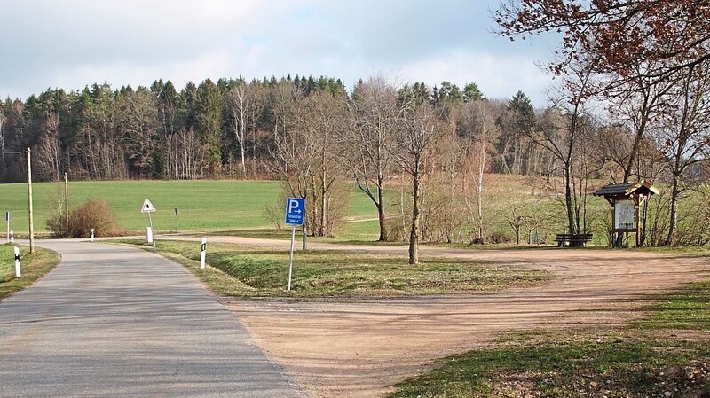 Den Parkplatz am Ortsausgang Richtung Thallern will die Gemeinde aufwerten und besser ausschildern.