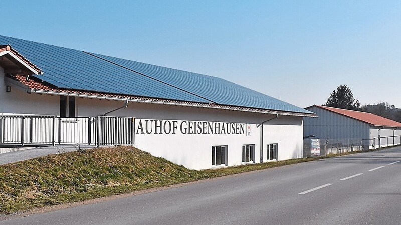 Für die Kalthalle des Bauhofs (rechts) wurde nun auch die Installation einer Photovoltaik-Anlage beschlossen.