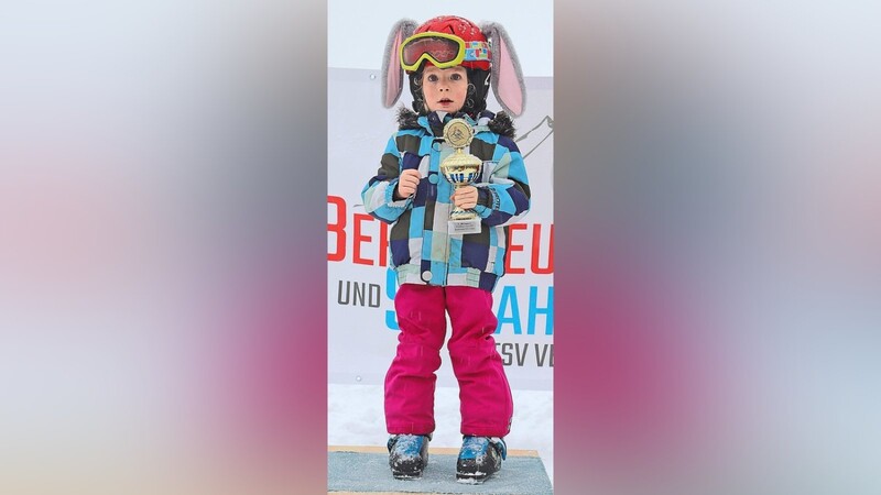 Die jüngste Starterin beim Bambini-Cup: Amelie Vilsmeier vom TSV Kirchberg bei der Siegerehrung.