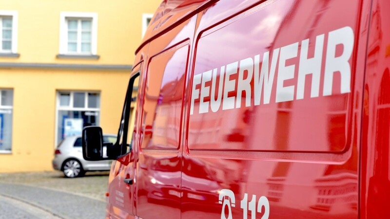 Feuerwehr und Polizei sind am Montagnachmittag zu einem Asylheim in Straubing ausgerückt. (Symbolbild)