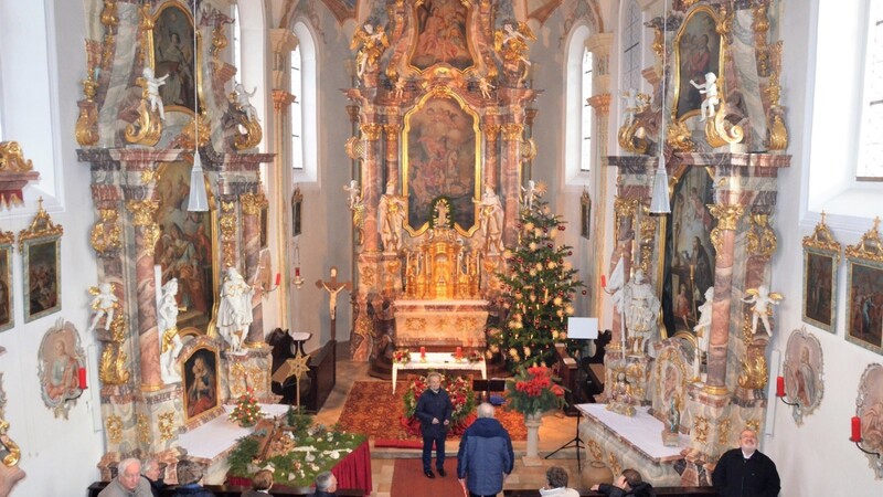 Die Pönninger Kirche wurde 1762 eingeweiht und ist in reinem Rokoko gestaltet.