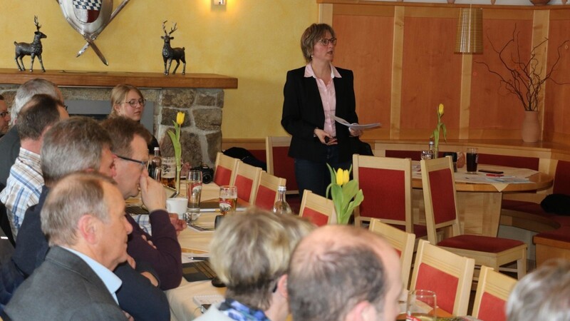 Dr. Anke Borgmeyer vom Landesamt für Denkmalpflege informierte die Landkreis-Bürgermeister.