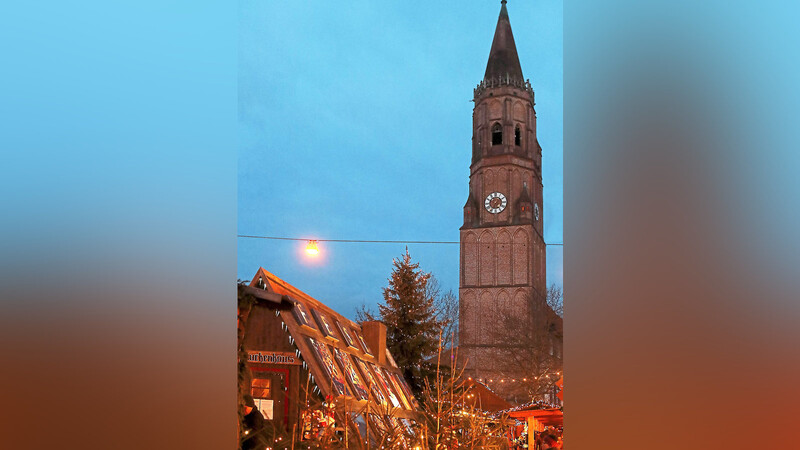 Der Christkindlmarkt zog von der Freyung auf die Grieserwiese. Im kommenden Dezember könnte aber als "Kontrast und Ergänzung" ein "altbayerischer Adventsmarkt" am Fuße der Jodokskirche stattfinden.