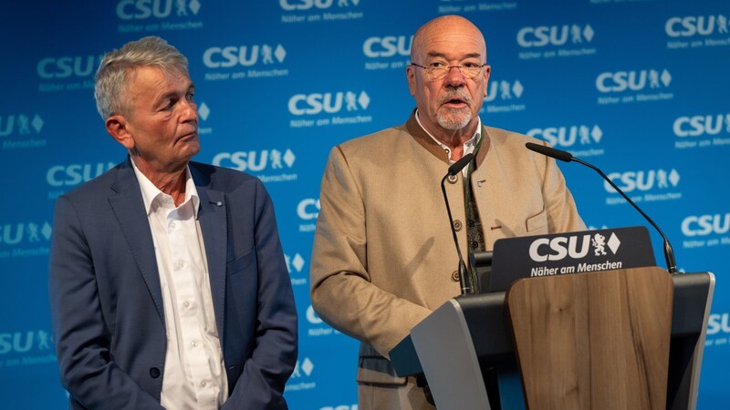 Bertram Brossardt (l) und Wolfram Hatz - hier nach einer gemeinsamen Sitzung mit dem CSU-Präsidium im März - wollen mehr staatliche Förderung für Innovationen vor allem im Bereich Klima- und Umweltschutz.