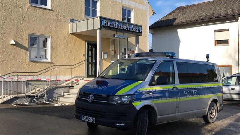 Am 18. Dezember hat ein bislang unbekannter Mann eine Bank in Obersüßbach (Kreis Landshut) überfallen.